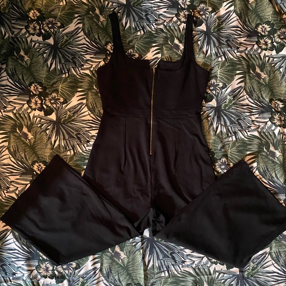NWOT Black Romper with Gold Zipper Down the Back Sz L - Picture 4 of 6